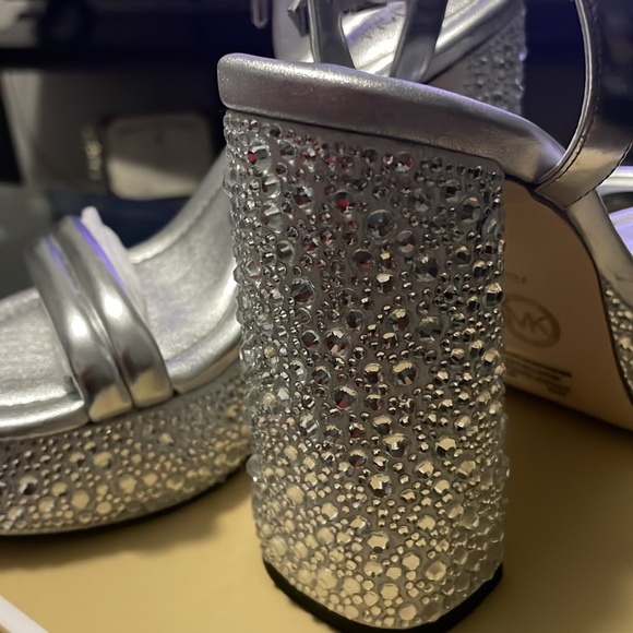 Michael Kors Laci Platform Sandal silver size 6 Brand New - Picture 2 of 12